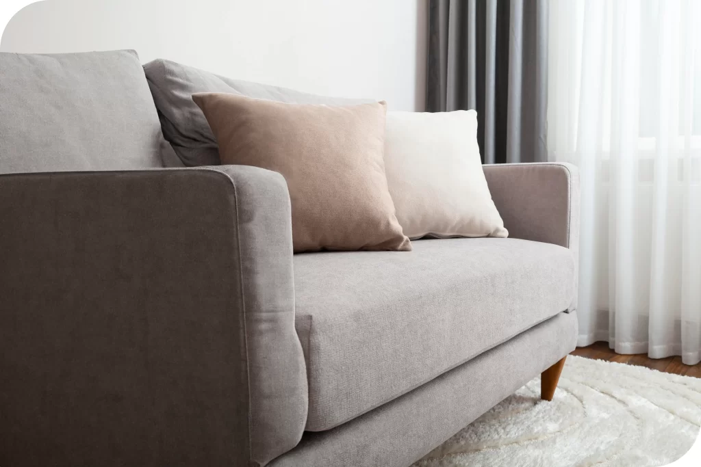 Decoração sofá e almofadas, tons de cinza