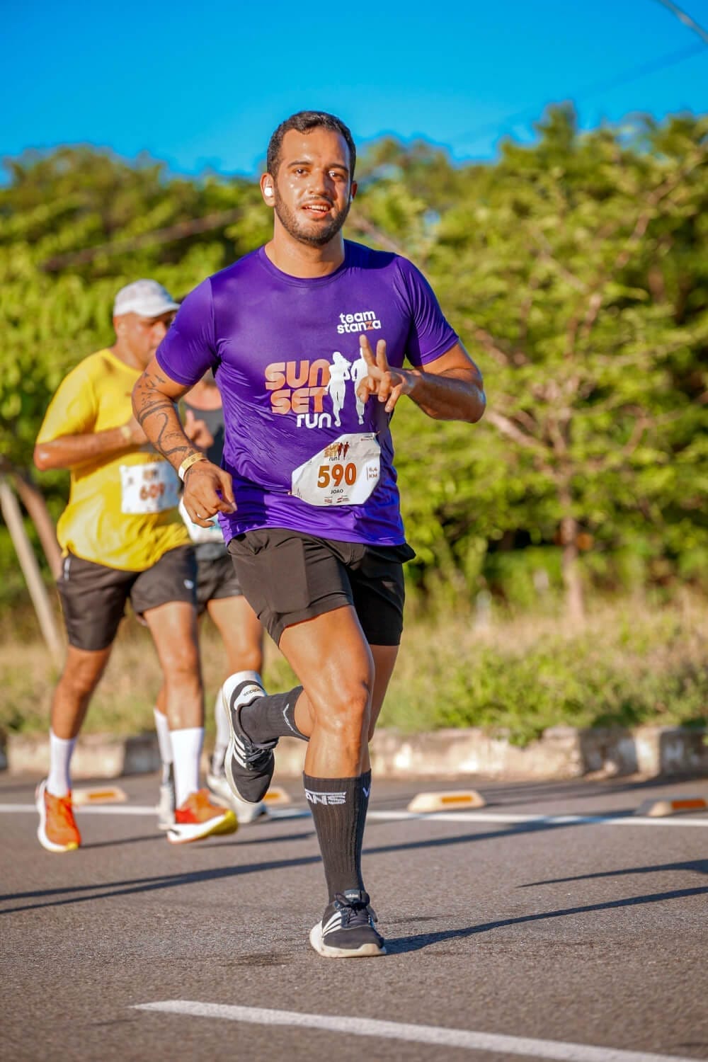 Colaborador João Paulo correndo pelo Time Stanza na Sunset Run em Aracaju colaborador joao paulo correndo pelo time stanza na sunset run em aracaju